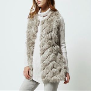 NWOT RIVER ISLAND Grey Faux Fur Knitted Back Vest